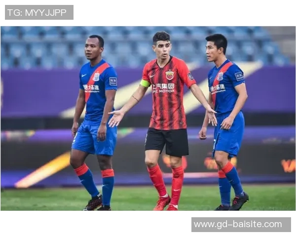 上海上港与上海绿地申花激战正酣赛果揭晓引发球迷热议